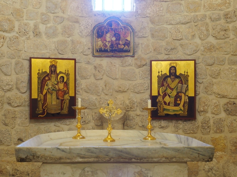 Christlicher Altar mit Ikonen in Kirche in Syrien